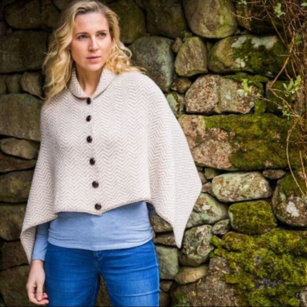 Carraig Donn Irish Merino Wool Chevron Button-Front Poncho Beige Womens One Size